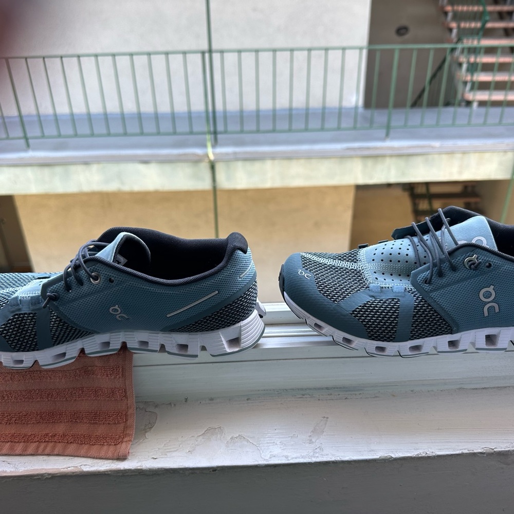 On cloud sneakers women